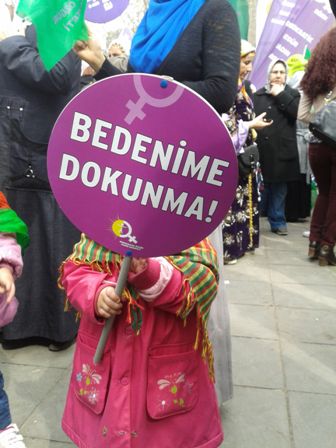 amedde coskulu kadin mitingi_3